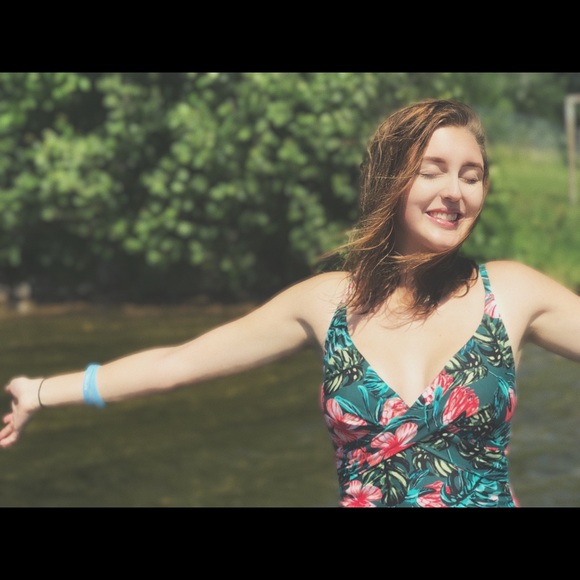 Meet your Posher, Emma - Picture 1 of 1